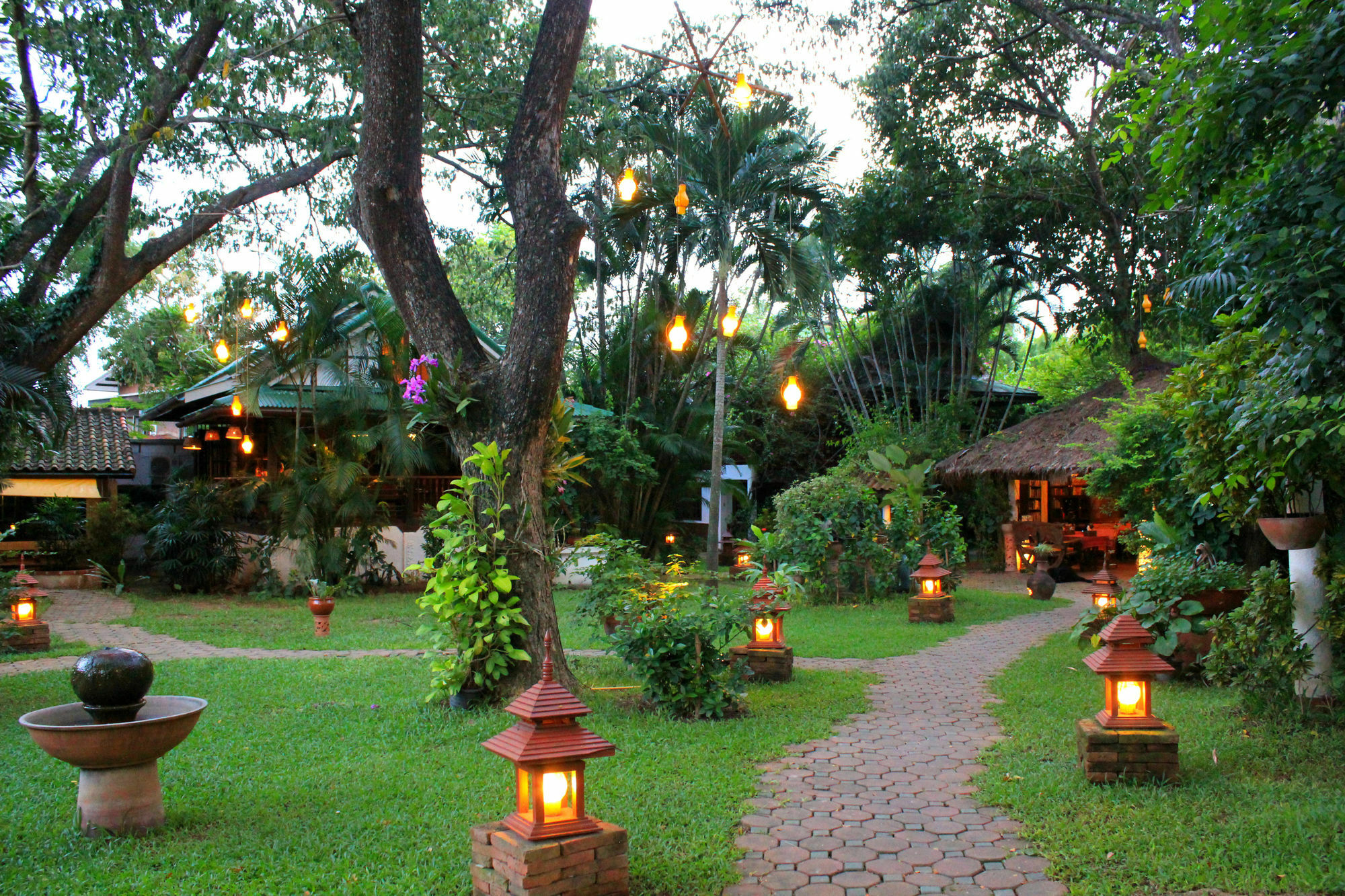 Hotel Secret Garden Chiangmai San Kamphaeng Esterno foto